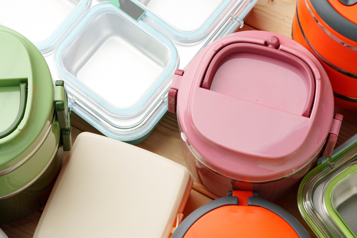 Ekologiczne pojemniki z recyklingu – czym różnią się od zwykłych i czy są tak samo trwałe?